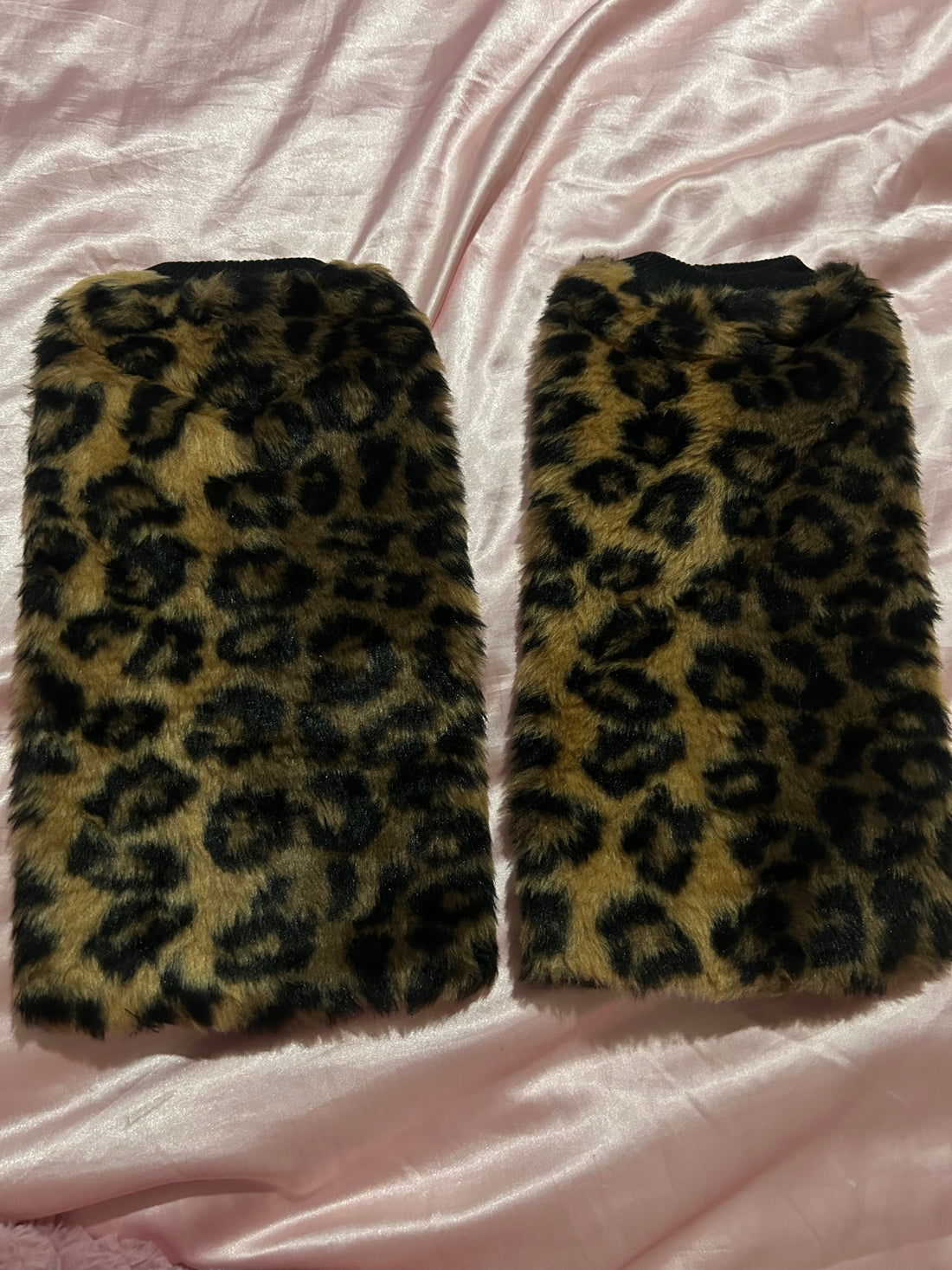 Leopard leg warmers